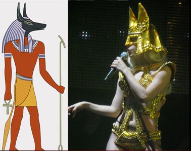 Lady Gaga en tenue d'Anubis